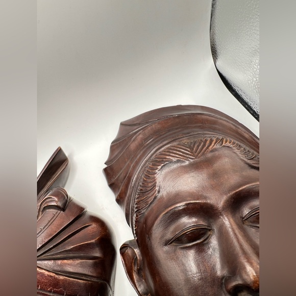 Vintage Balinese wood carvings of a man & woman in the National Headdress - Picture 5 of 17